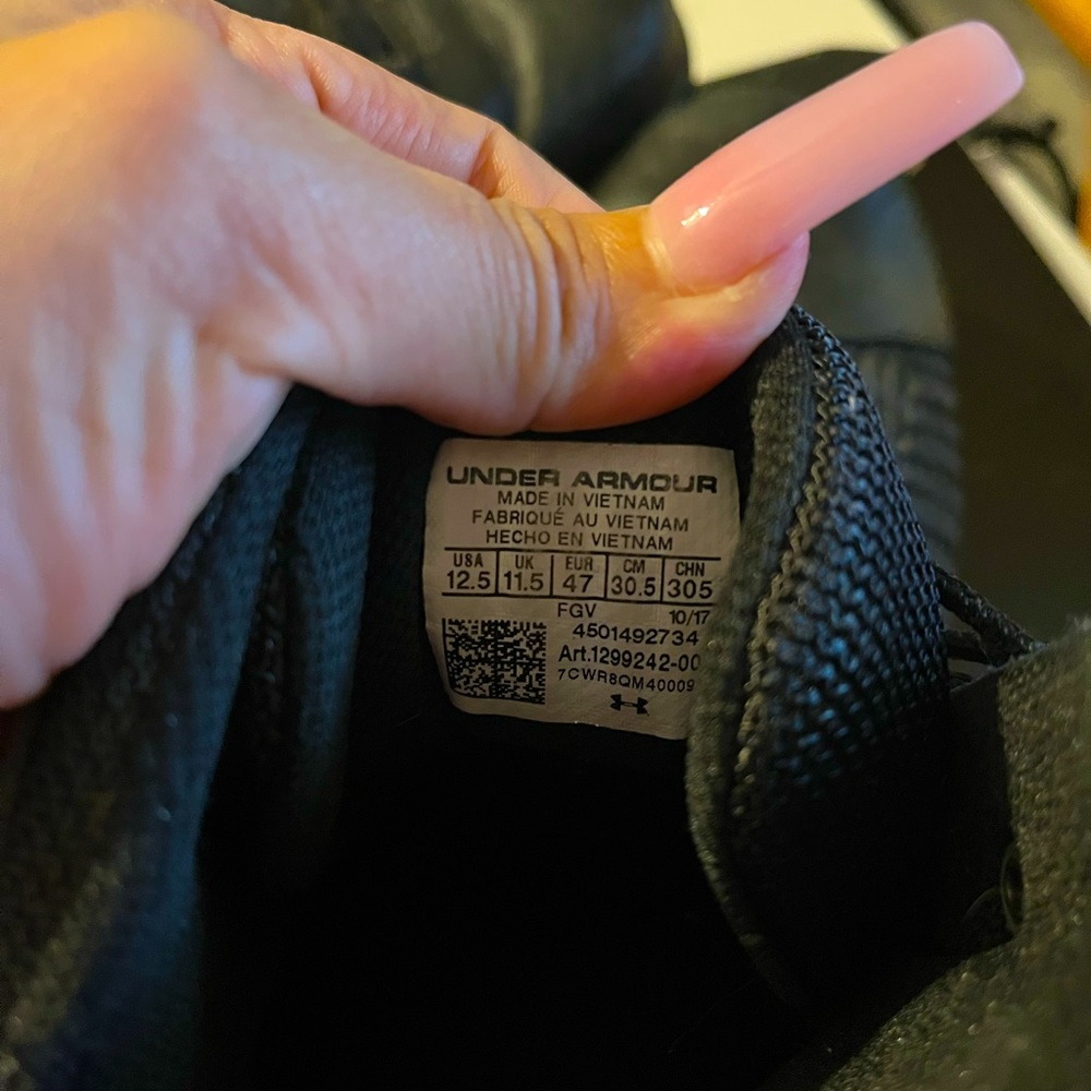 Under armor boots, size 12 1/2 hardly use